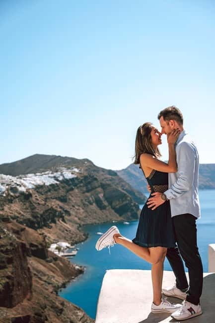 Santorini: Oia Private Couple Photoshoot with 35 Photos - The Itinerary Breakdown