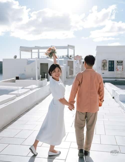 Santorini: Oia Private Couple Photoshoot with 35 Photos - Practical Details and Considerations