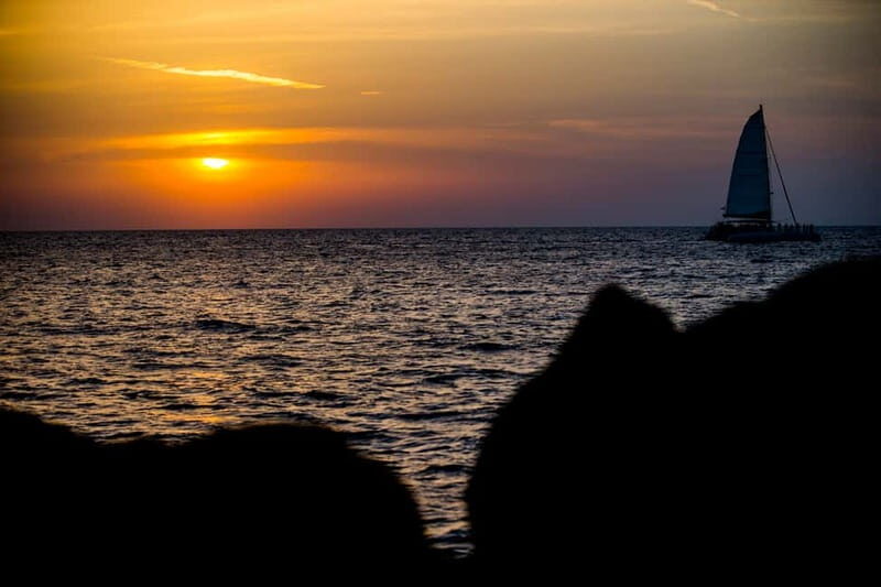 Santorini: Private Catamaran Cruise with BBQ Meal and Drinks - The Culinary Experience: BBQ & Santorinian Wine