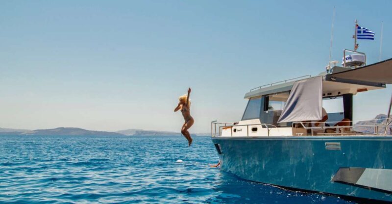 Santorini: Private Diamond 36 Motor Yacht Caldera Cruise - FAQs