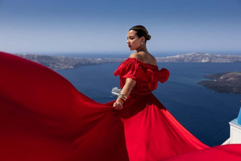 Santorini: Private Flying Dress Photoshoot Iconic Locations - The Photos: Quality and Delivery