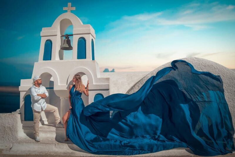 santorini-private-photoshoot-seprate-entrance-to-blue-dome