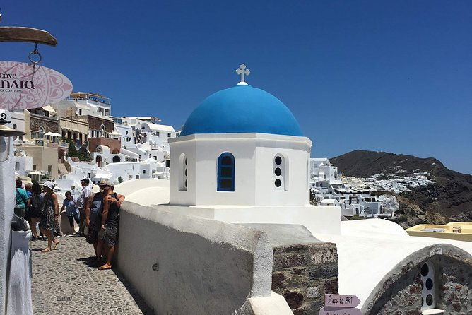 santorini-private-tour-in-the-picturesque-village-of-oia-2