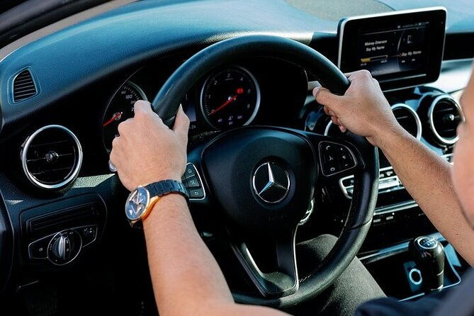 santorini-private-transfer-from-or-to-the-ferry-port