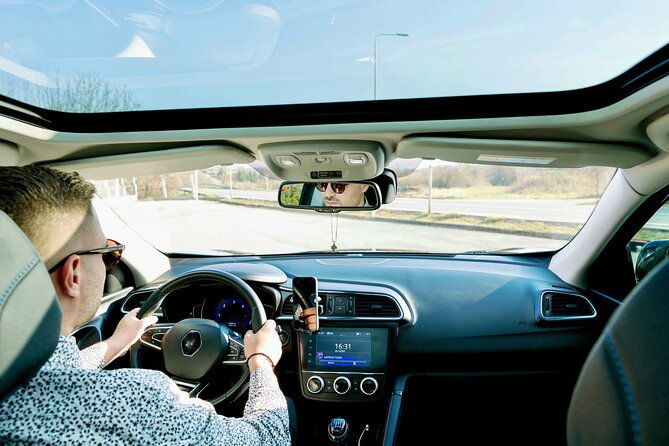 santorini-private-transfer-from-or-to-the-ferry-port