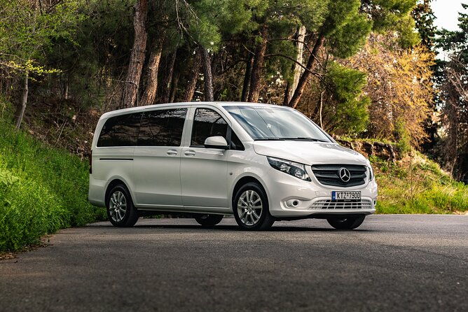 santorini-private-transfer-from-or-to-the-ferry-port