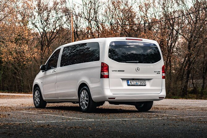 santorini-private-transfer-from-or-to-the-ferry-port