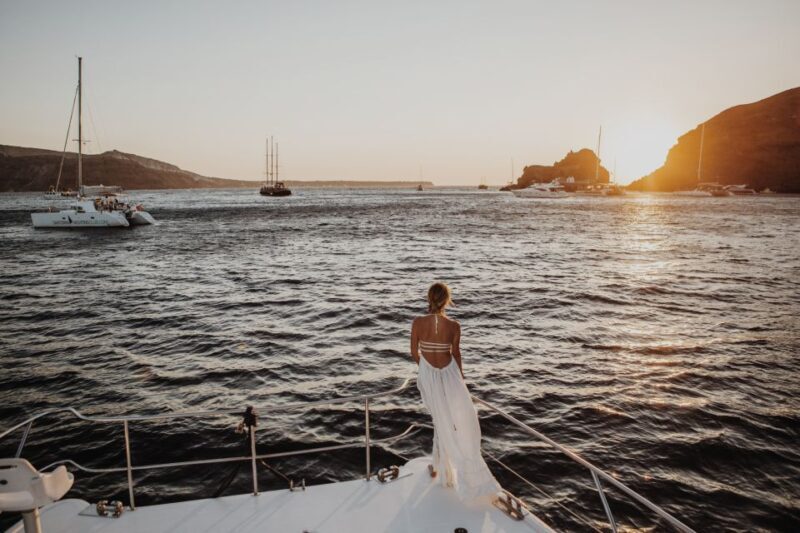 Santorini Proposal: A Luxury Photoshoot for Your Yes! Moment - Why Opt for a Proposal Photoshoot in Santorini?