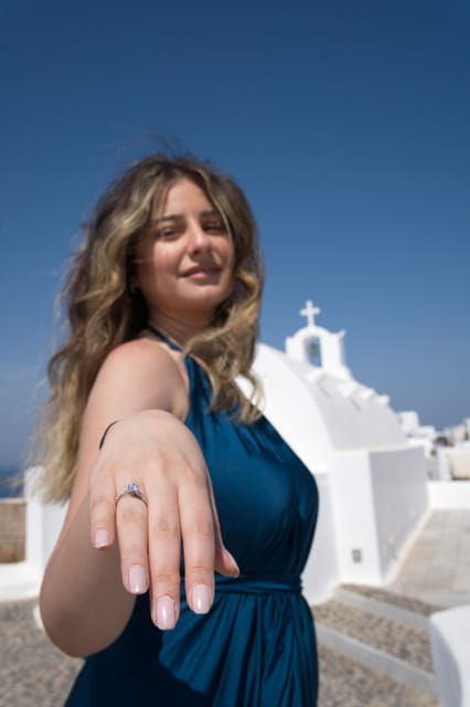 santorini-proposal-photoshoot-l-private-entry-to-blue-dome