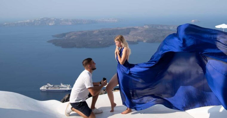 santorini-proposal-photoshoot-l-private-entry-to-blue-dome