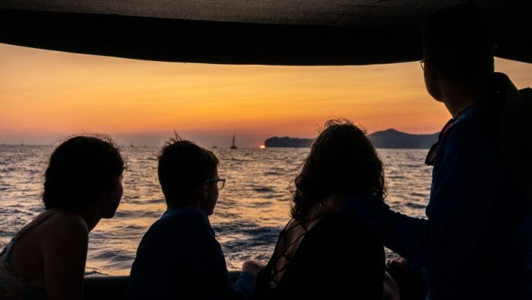 santorini-sailing-catamaran-yacht-cruise-with-food-drinks