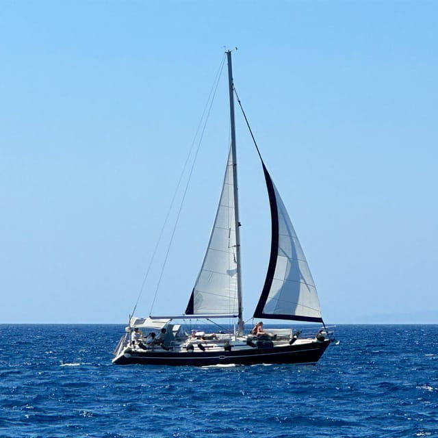 santorini-sailing-yacht-cruise-with-full-meal-and-drinks