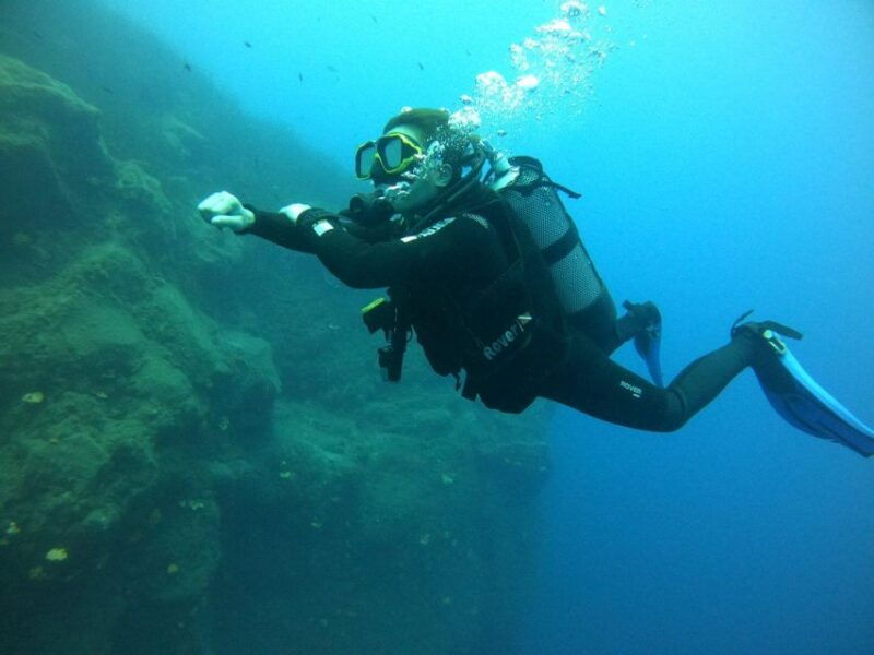 santorini-scuba-diving-experience-in-caldera-for-beginners