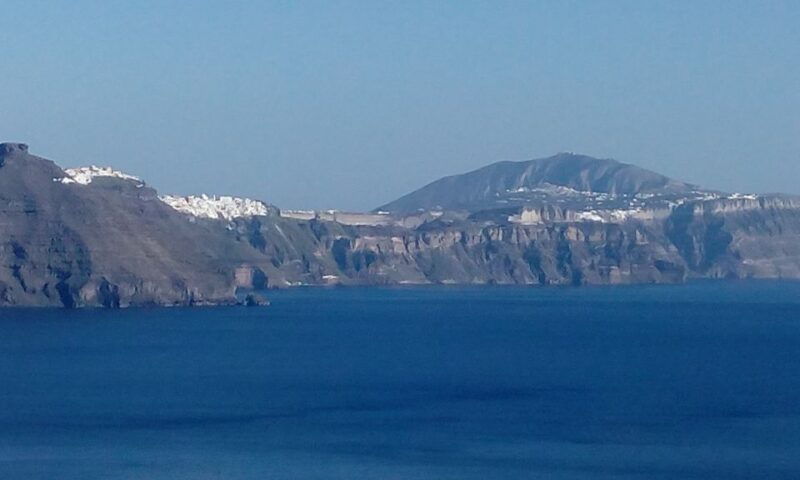 santorini-small-group-highlights-tour-of-venetian-castles