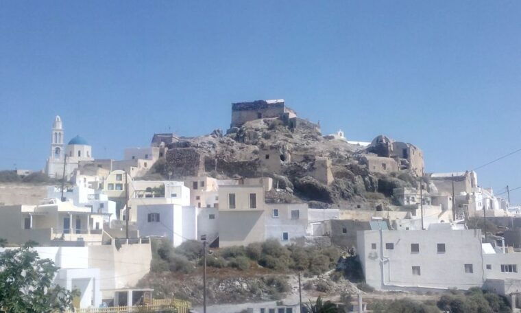 santorini-small-group-highlights-tour-of-venetian-castles