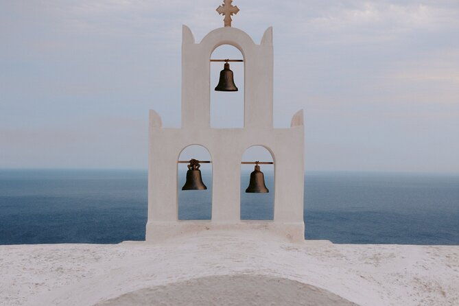 santorini-soireediscover-the-islands-magic-with-a-stylish-twist