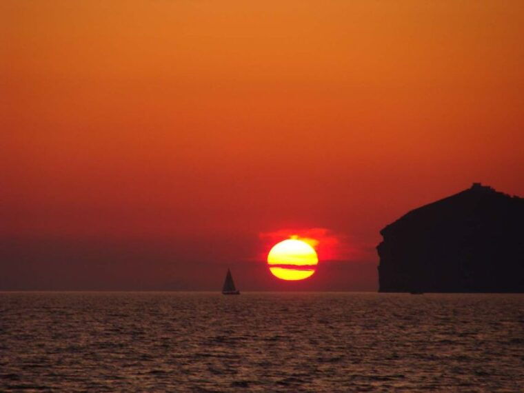 santorini-sunset-cruise-with-greek-dinner-and-transfer