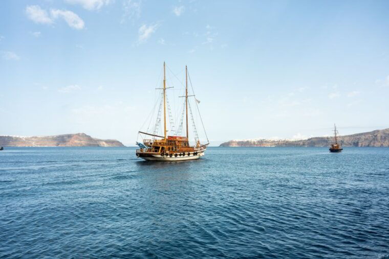 santorini-volcanic-islands-cruise-with-hot-springs-visit