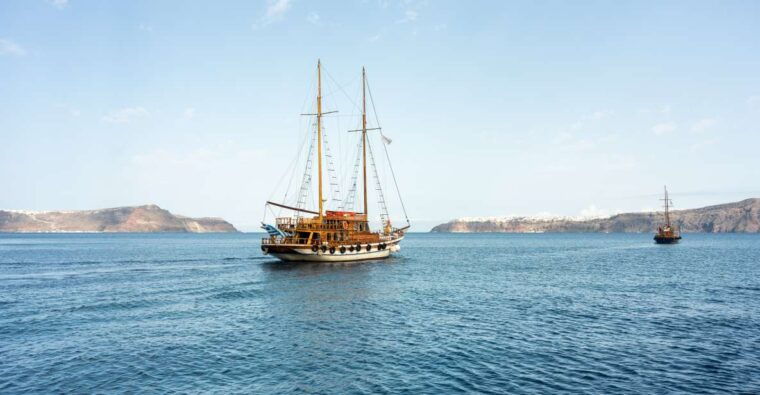 santorini-volcanic-islands-cruise-with-hot-springs-visit