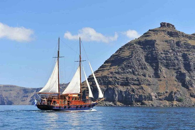 santorini-volcanic-sunset-cruise
