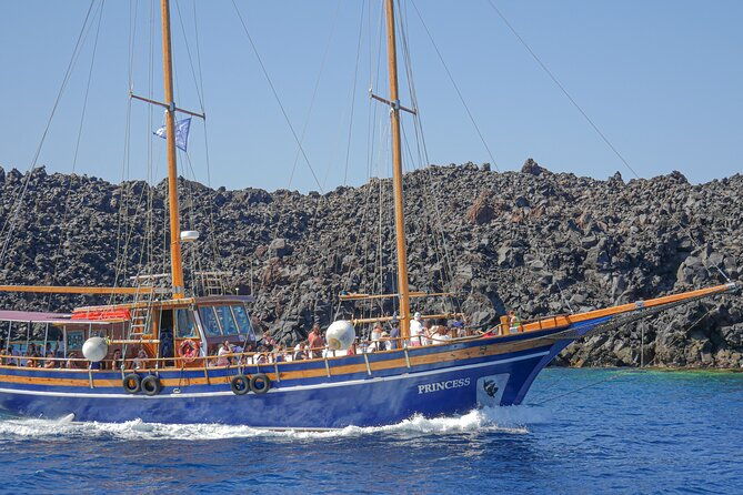 santorini-volcano-cruise-including-hot-springs-and-thirasia