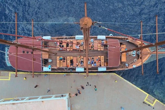 santorini-volcano-half-day-tour-2