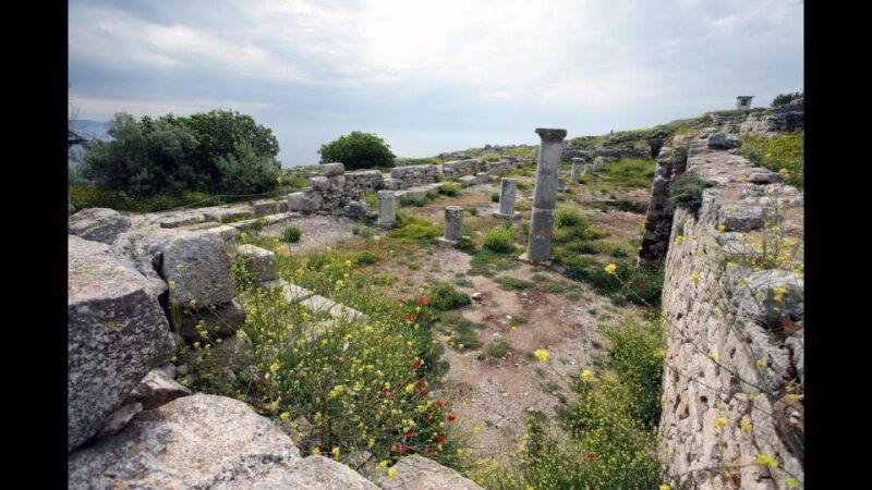 santorini-walk-hiking-experience-to-ancient-thira