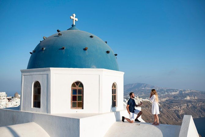 santorini-walking-tour-with-a-personal-photographer