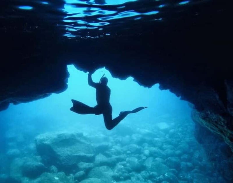 São Jorge: Boat trip with snorkeling (2 hours) - São Jorge: Boat trip with snorkeling (2 hours)