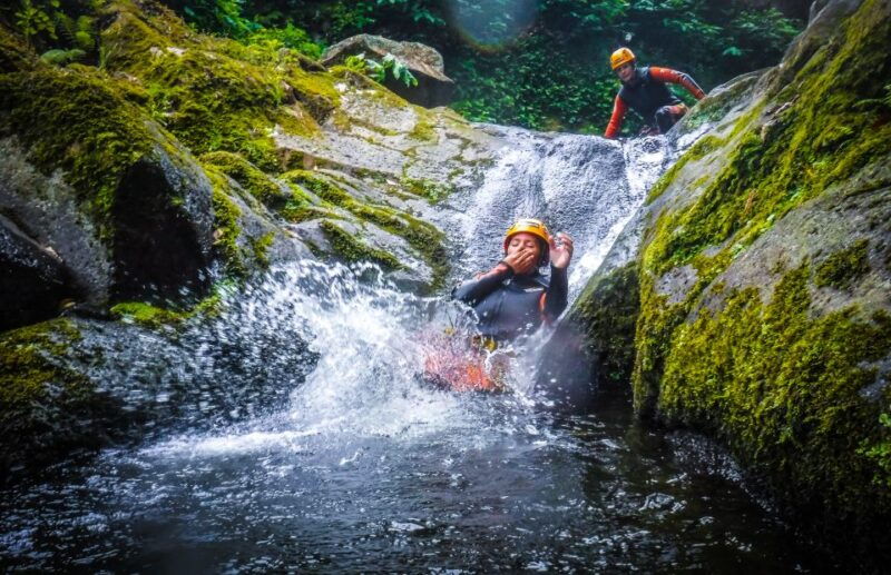 sao-miguel-caldeiroes-canyoning-experience