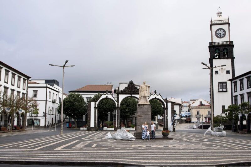 sao-miguel-photoshoot-with-a-professional-in-azores