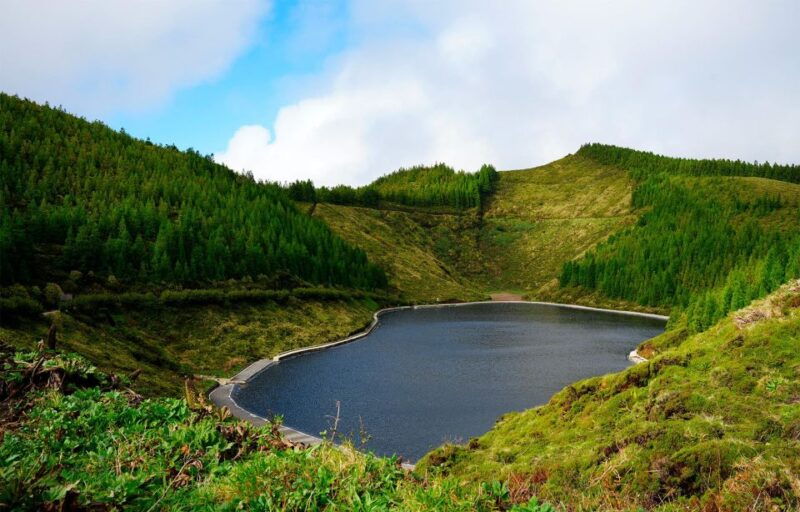 sao-miguel-sete-cidades-and-crater-lakes-hike