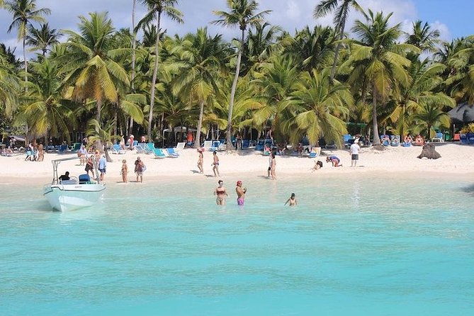 saona-island-excursion-by-catamaran-and-speedboat-full-day
