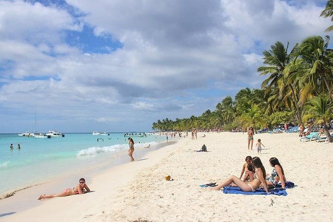 saona-island-excursion-by-catamaran-and-speedboat-full-day
