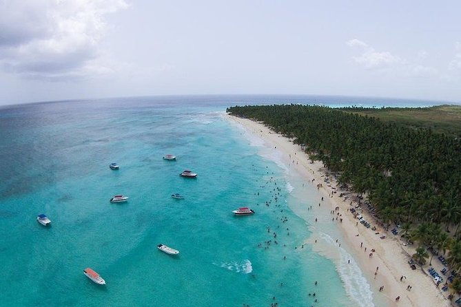 saona-island-excursion-by-catamaran-and-speedboat-full-day