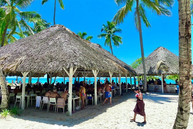 saona-island-natural-pool-starfish-fast-boat-catamaran-dances