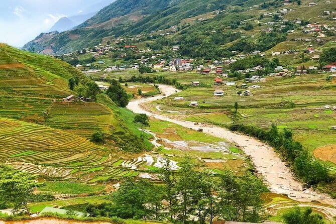 Sapa 2 Days Trekking Tour from Hanoi by Bus & Homestay Overnight - The Journey Begins: From Hanoi to Sapa