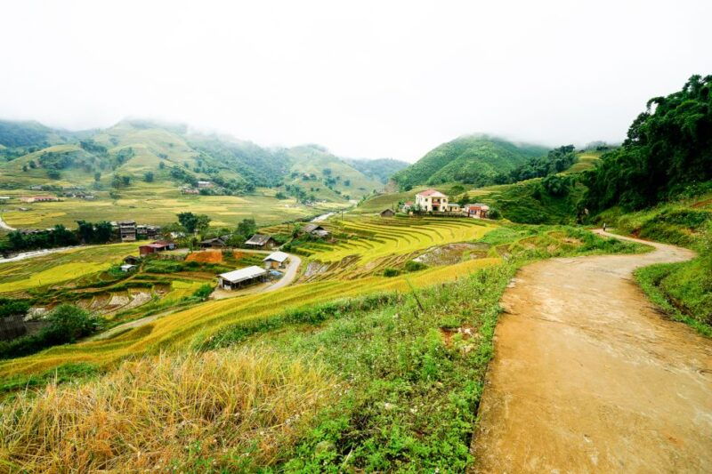 sapa-3-day-3-night-trek-and-hotel-with-overnight-train