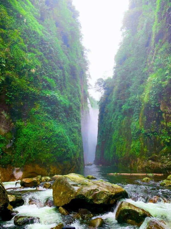 sapa-motorbike-tour-to-drgon-waterfall