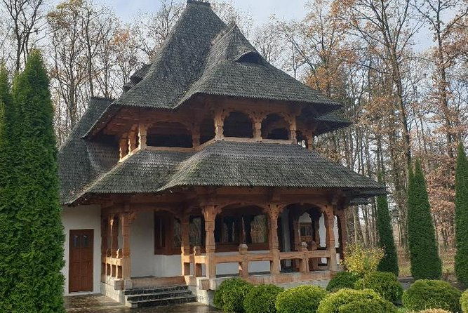 sapanta-merry-cemetery-walking-tour