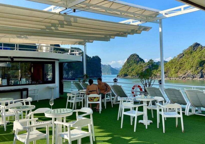 sapphire-cruise-2-day-discover-halong-lan-ha-bay-from-hanoi