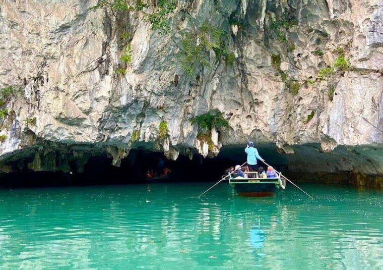 sapphire-cruise-2-day-discover-halong-lan-ha-bay-from-hanoi