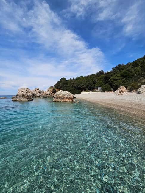 Sarandë: Boat Tour to Kroreza with Snorkel and free Umbrella - FAQs