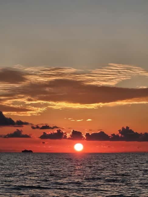 Sarandë: Sunset boat tour with local wine - FAQ