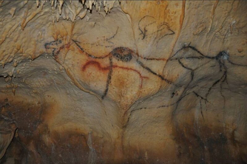 sarlat-private-tour-to-an-original-prehistoric-cave