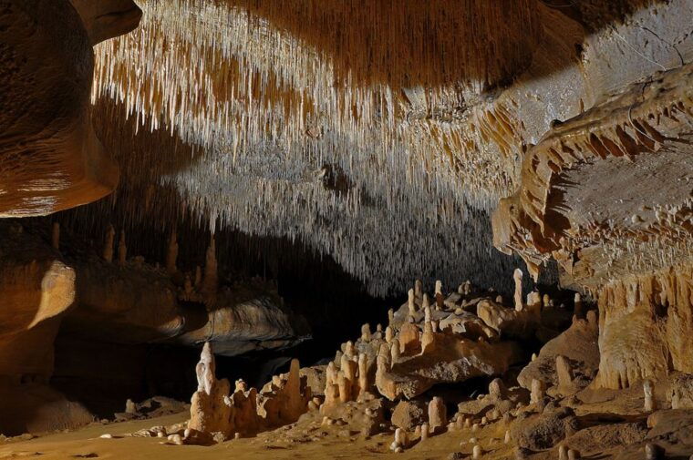 sarlat-private-tour-to-an-original-prehistoric-cave