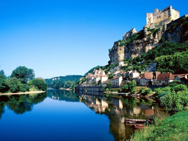 sarlat-private-tour-to-prehistoric-cave-medieval-castle
