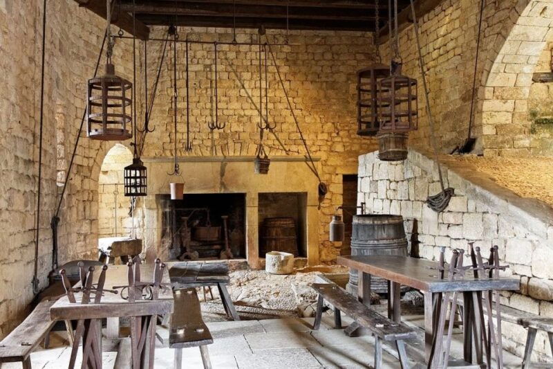 sarlat-private-tour-to-prehistoric-cave-medieval-castle