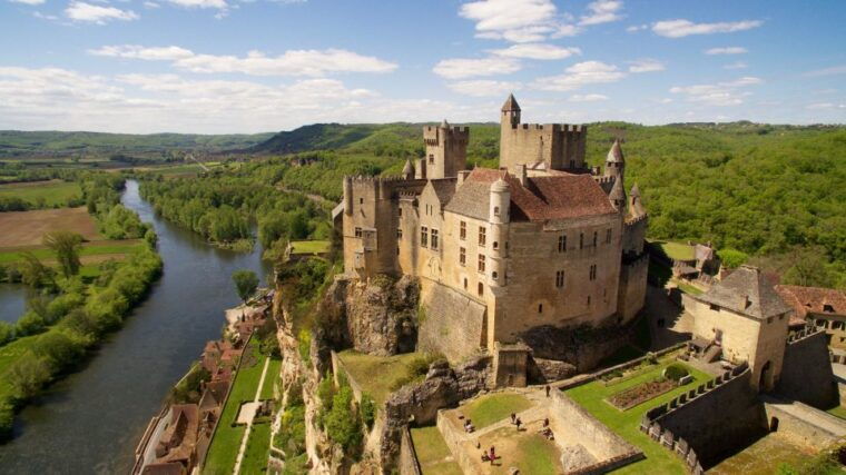 sarlat-private-tour-to-prehistoric-cave-medieval-castle
