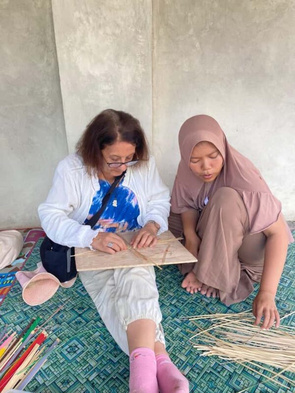 Sasak Village: Arts and Crafts Tour with Weaving and Pottery - Key Points